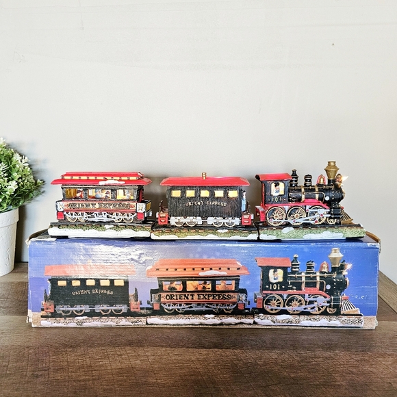 Rare Vintage Orient Express Lights Up 3 Section Resin Train Locomotive Caboose - Picture 5 of 17